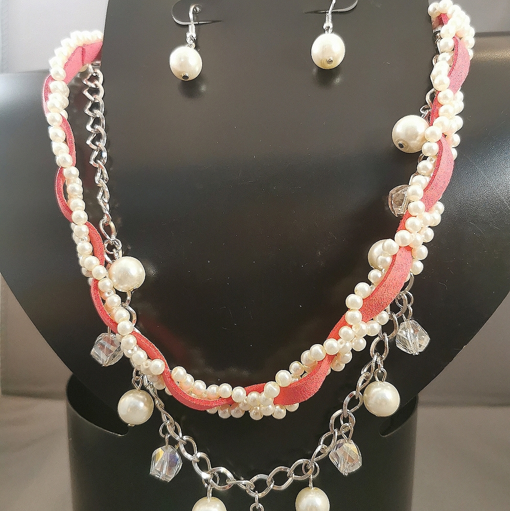 Pearls set